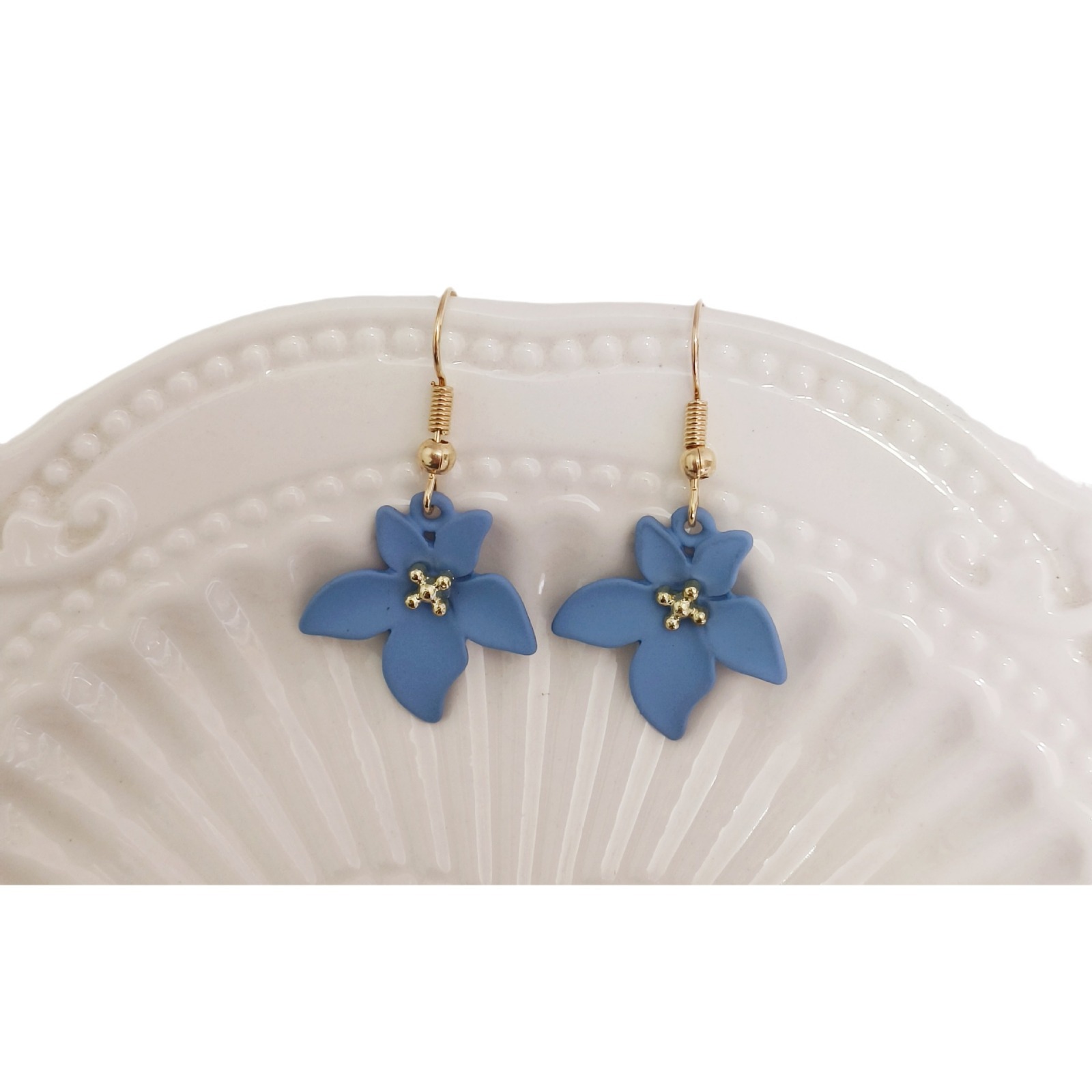 Blue flower ear hooks, a versatile and niche design for Japan and South Korea, are trendy, fashionable, simple and elegant earrings Item Picture