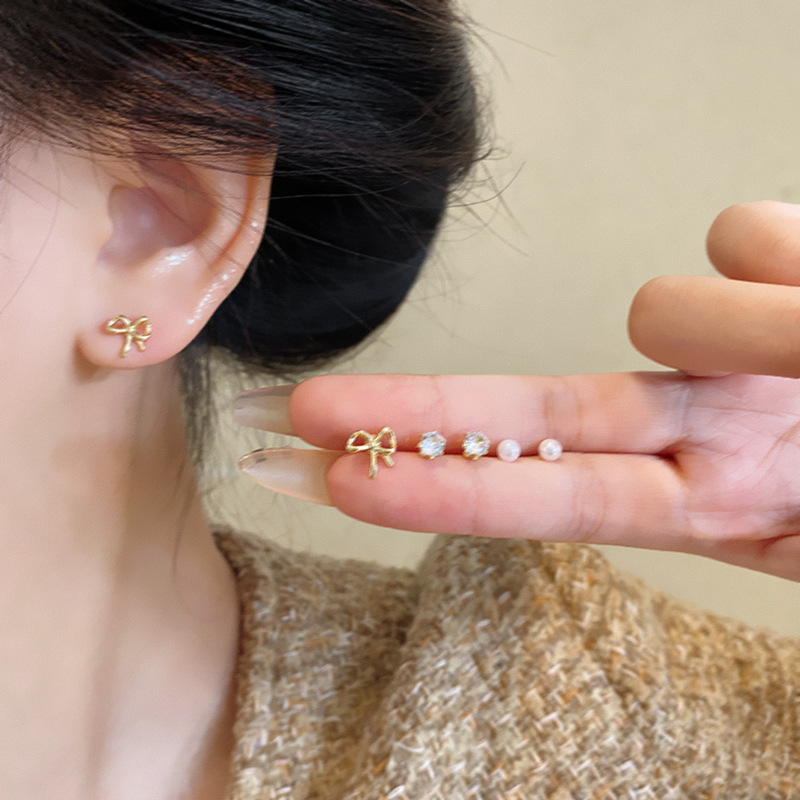 Korean style elegant bow pearl stud earrings, fashionable, exquisite and small six-piece set earrings, high-end earrings wholesale Application Scenario
