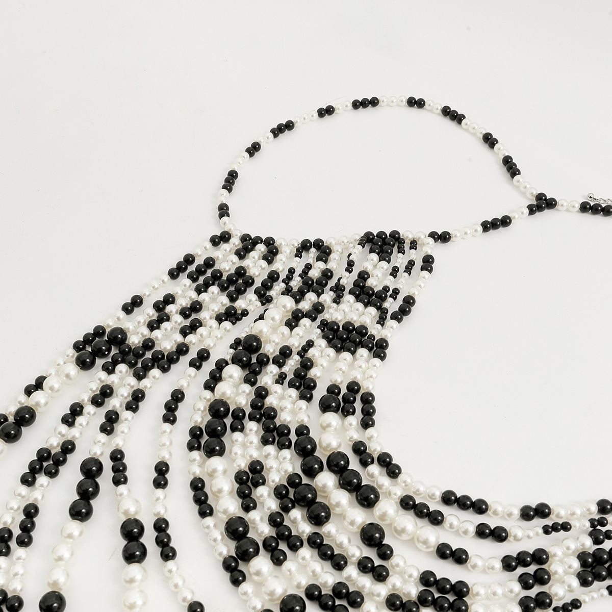European and American cross-border jewelry multi-layer imitation pearl black chain woven pearl layering body chain Application Scenario