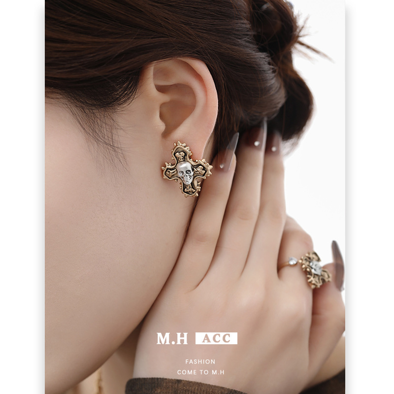 Original style cross skull earrings with a light luxury and high-end feel, new exaggerated and individual earrings, 925 silver needle stud earrings Specification drawing