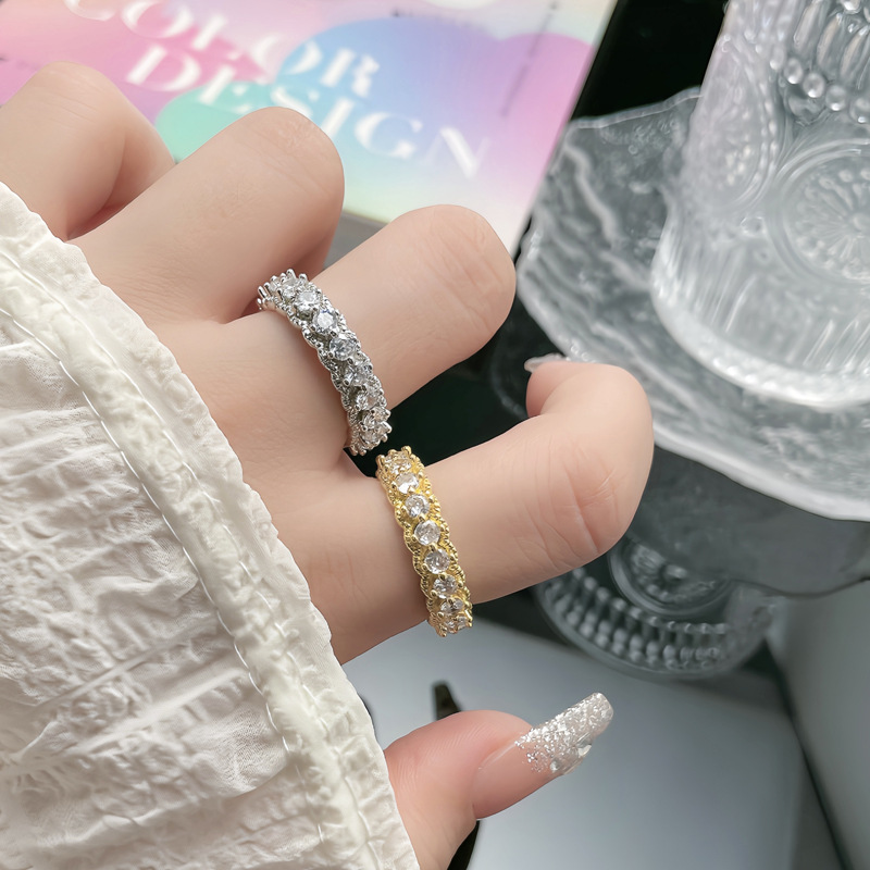 This light luxury and exquisite diamond-encrusted lace opening ring exudes a unique, high-end and fashionable vibe for women. It is an adjustable food ring details Picture