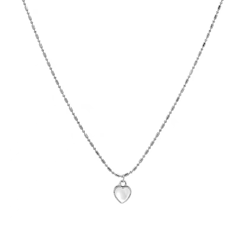 Gentle heart-shaped pendant necklace, sweet and cool style for girls, hot girl Internet celebrity necklace accessory, 2023 new style versatile collarbone chain Item Picture