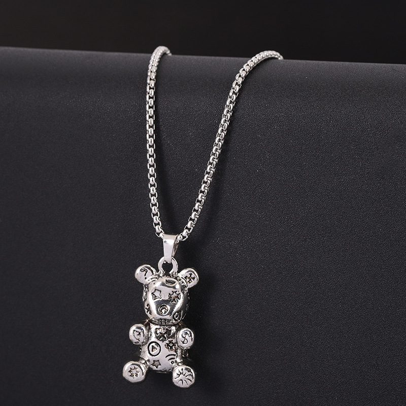 Wholesale of popular violent bear titanium steel necklaces in Europe and America, featuring cute cartoon and niche designs, long sweater chain necklaces for couples Application Scenario