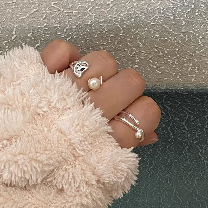 The 2023 new niche design geometric pearl ring for women on Instagram features a cold and stylish style with an adjustable open ring full figure