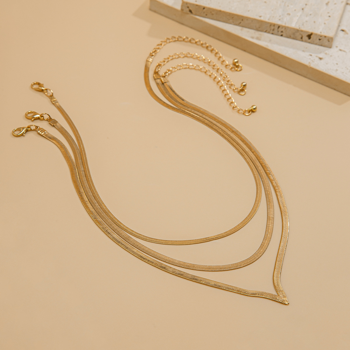 European and American cross-border jewelry punk metallic snake bone chain necklace, female personality geometric chain multi-layer collarbone chain Specification drawing