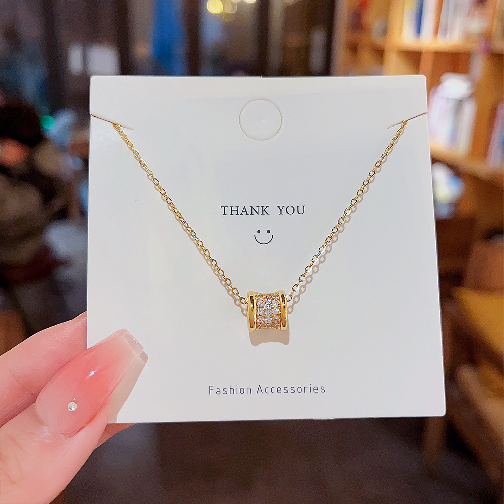 Geometric circular micro-inlaid zircon necklace, a trendy and cool style for women on Instagram, is a fashionable and trendy necklace with a unique design sense details Picture