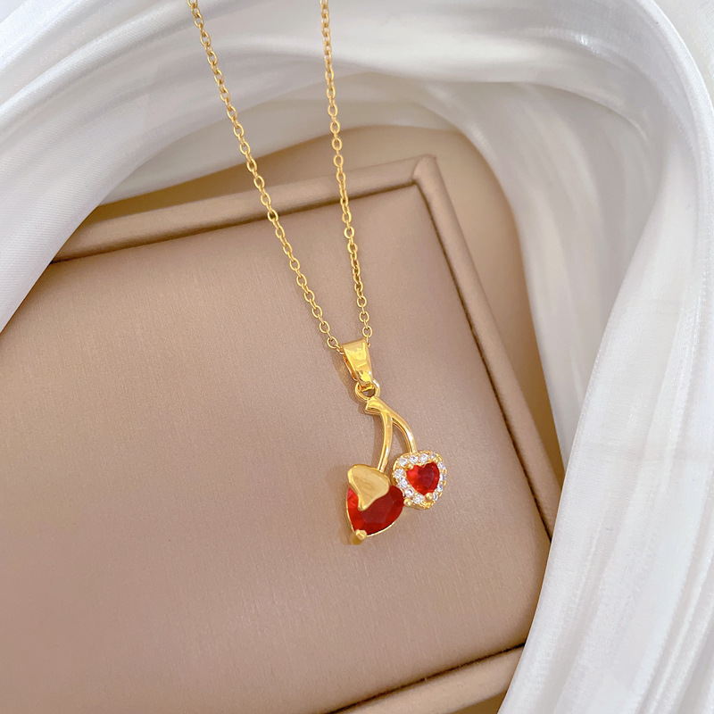 【 Titanium Steel 】 Heart-shaped cherry Full diamond fashionable, light luxury, elegant and luxurious full diamond necklace, versatile for women, collarbone chain titanium steel Specification drawing
