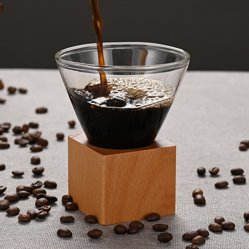 Modern and simple conical coffee cups, creative and niche glass cups, latte art cups, beverage cups Specification drawing
