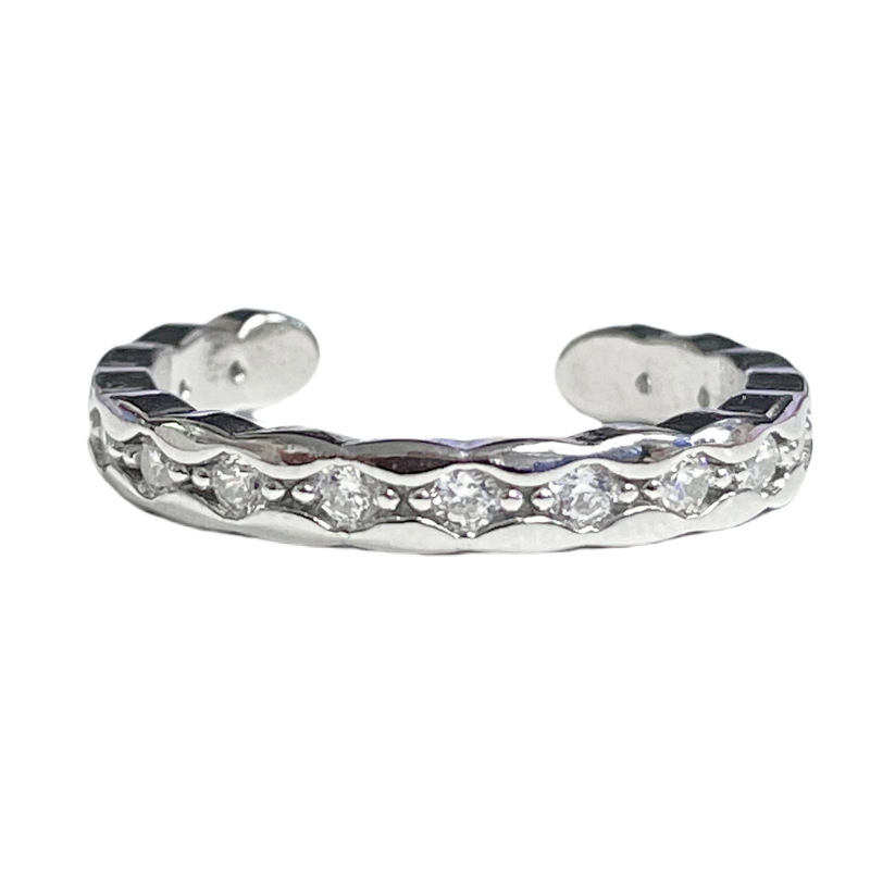 This simple and slightly inlaid zircon small ring is suitable for women to adjust their temperament and exude a sense of high-end sophistication. It features a light luxury and niche design with a cold style Item Picture