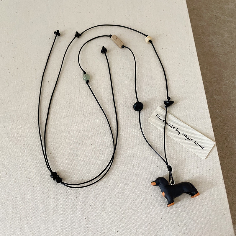 Three-dimensional Dachshund black rope long necklace, women's artistic, retro, elegant and versatile neckchain, sweater chain processing and wholesale full figure