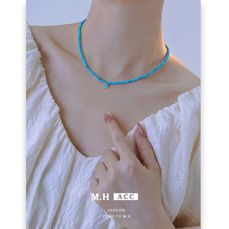 The 2025 summer new four-leaf clover Turquoise necklace is a light luxury, fashionable, versatile and high-end collarbone chain that makes the skin look fairer details Picture