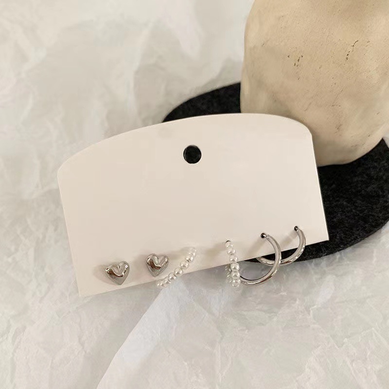 Unique design sense heart-shaped pearl stud earrings, 2025 new trendy earrings, high-end and elegant, niche and individual earrings full figure