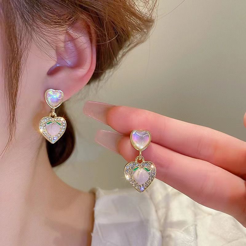 New cute and sweet girl's high-end heart-shaped peach earrings, summer charm for women, internet-famous stud earrings full figure