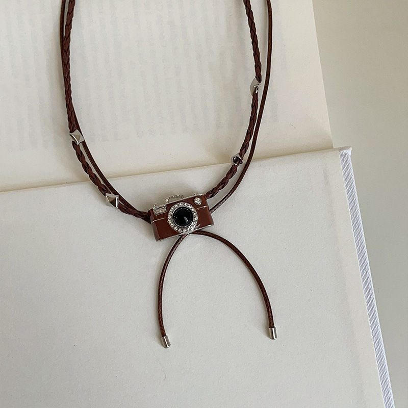 Retro niche brown camera leather rope double-layer necklace for women, European and American personality, hot girl, fashionable and versatile neck chain, sweater chain details Picture