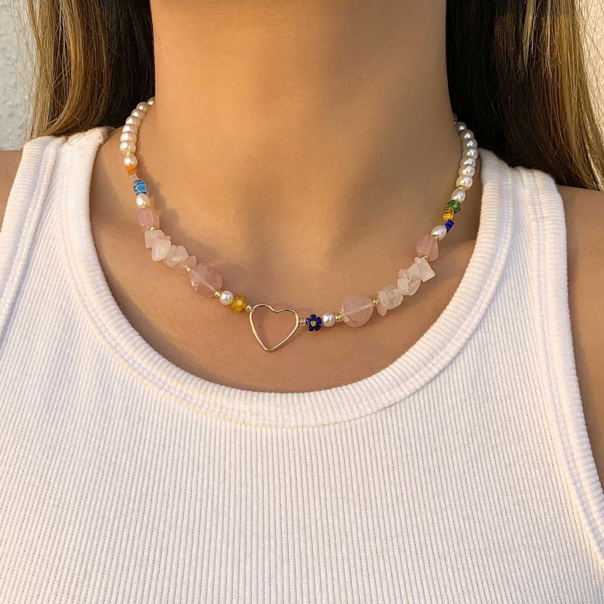 Ethnic style spliced stone stone personalized short collarbone chain necklace, European and American retro imitation pearl heart niche necklace for women full figure