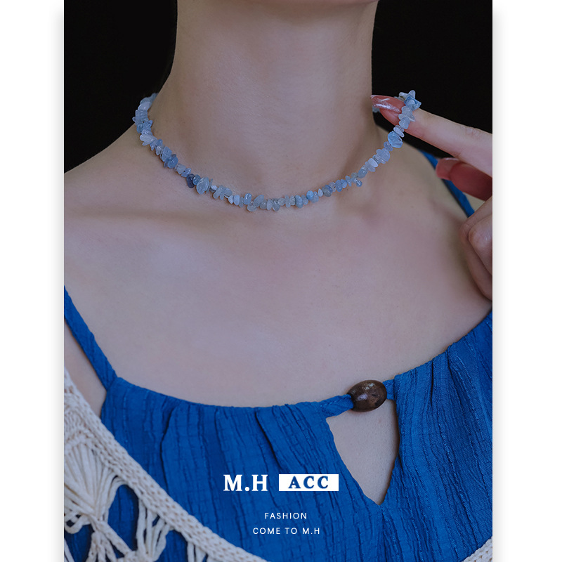 Irregular aquamarine stone necklace accessory for women's summer light luxury niche collarbone chain retro high-end look details Picture