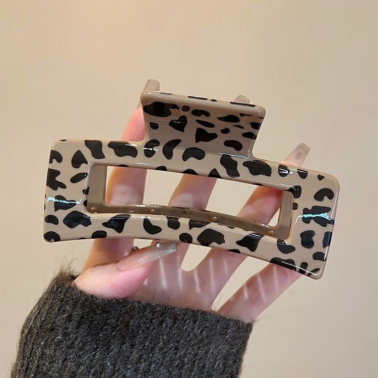 Korean-style large scratch-clip high-end hair accessory headwear, back of the head updo hair clip, personalized and fashionable leopard print shark clip Application Scenario