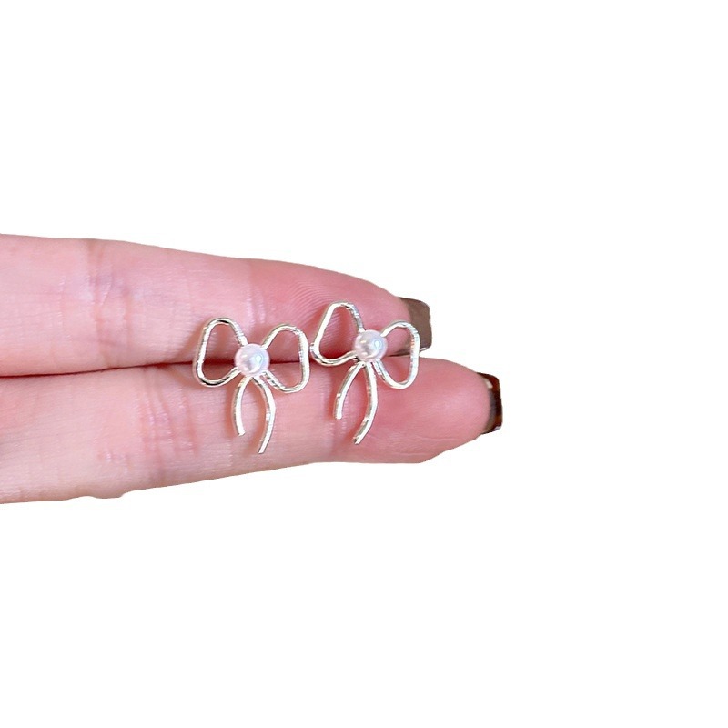 Bow pearl stud earrings, a light luxury and high-end, unique and niche earring, a new 2025 bestseller, exquisite earrings for women Item Picture