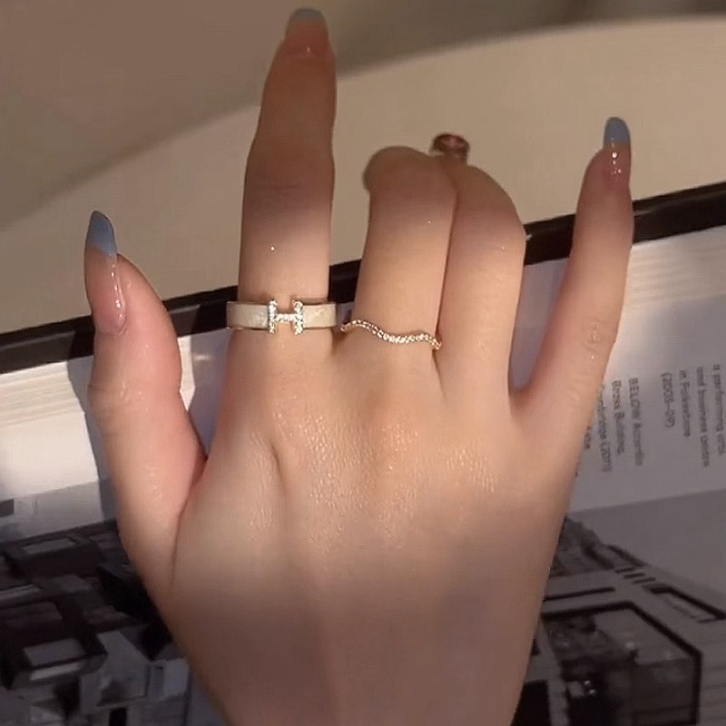 H letter two-piece stacked ring set for women's Instagram niche fashion, adjustable opening, personalized and elegant index finger ring full figure