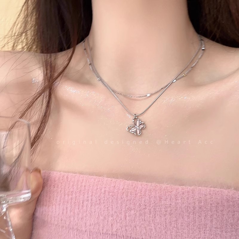 Y2K Sweet and Cool Style ~ Hollow Butterfly double-layer layered necklace for women, titanium steel collarbone chain, light luxury necklace wholesale Application Scenario