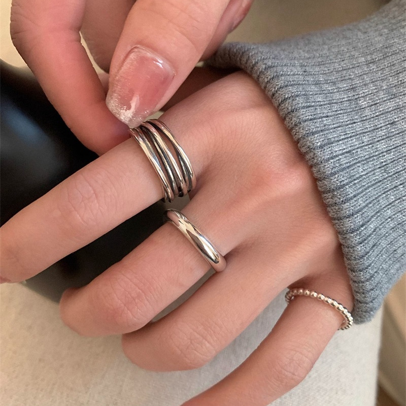 A retro multi-layer ring made of 925 sterling silver cross-wound from South Korea. It is a versatile open-top ring with a cold and elegant style for women on Instagram Application Scenario