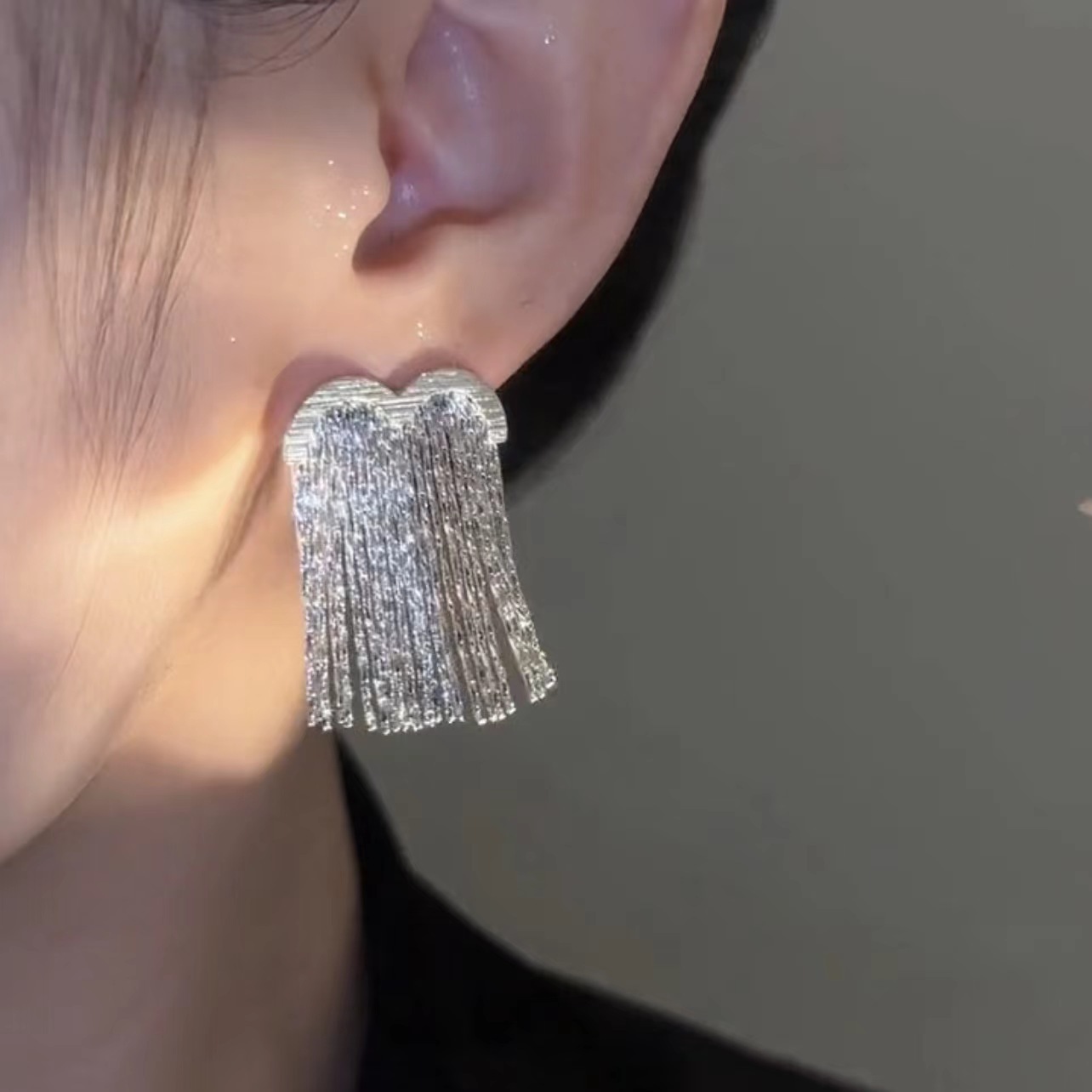 The M-shaped tassel earrings exude a sense of elegance and sophistication. They are a trendy cross-border bestseller from Europe and America. The stud earrings have a unique and cold style details Picture