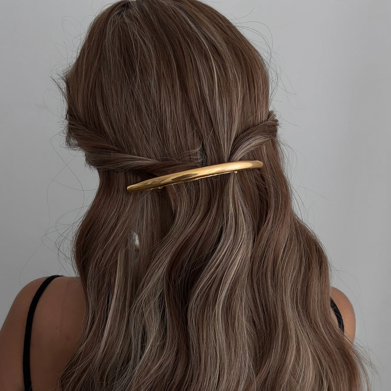 French-style simple arc-shaped metal hair clip with diamond inlaid at the back of the head, a new cross-border high-end updo hair clip Specification drawing