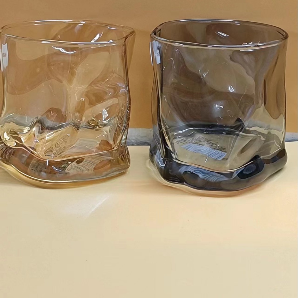 European-style glass cups, popular glass water cups, InS-style twisted pattern Nordic beer cups, tea cups for both men and women to use full figure