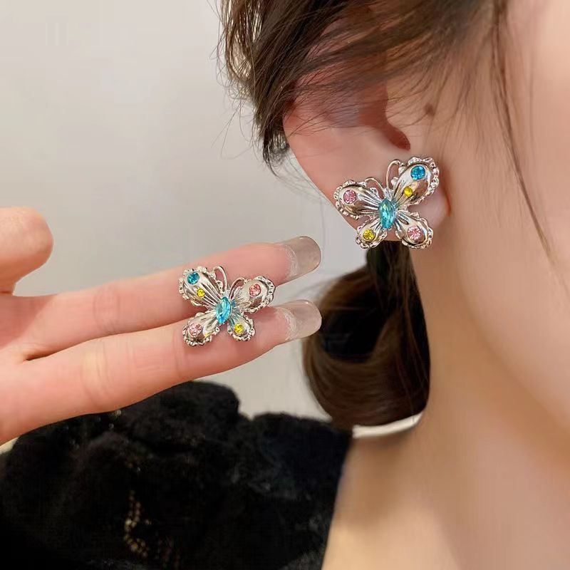 Light luxury colored diamond butterfly stud earrings for women, fashionable and versatile, with a niche and elegant design and a high-end feel. 2025 new style earrings full figure