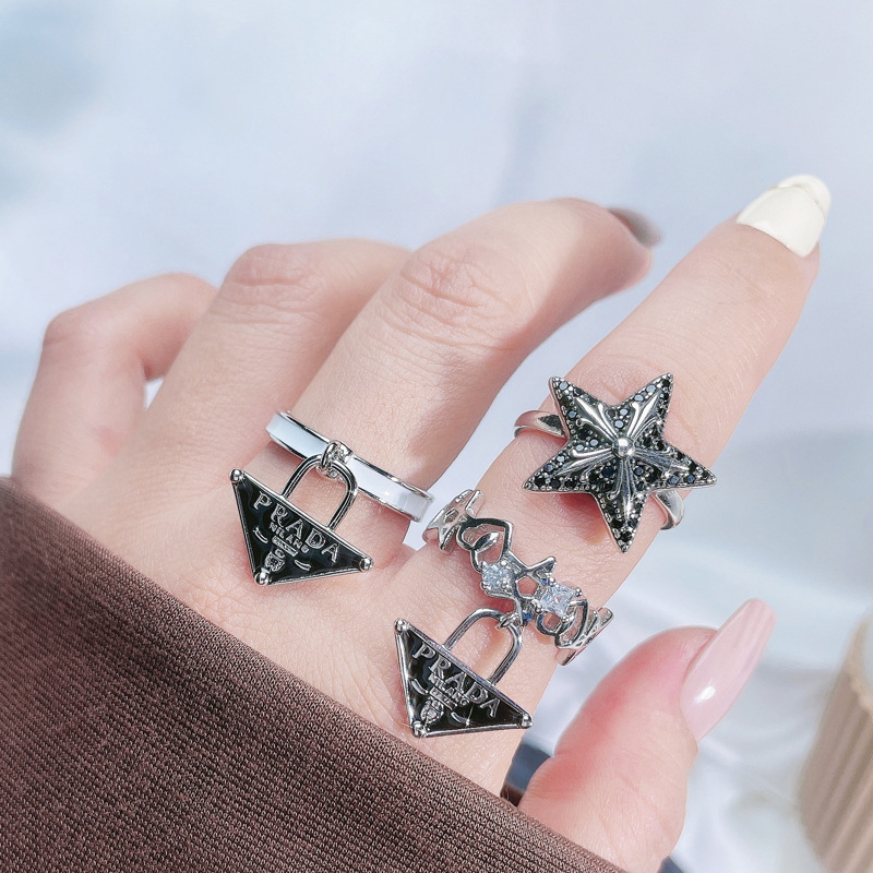A retro punk style star and Saturn simple open ring for women, with a unique and high-end feel, is a versatile index finger ring details Picture