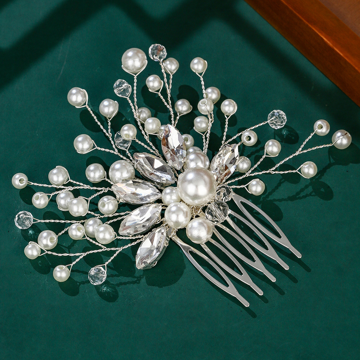 New European and American bride accessories, handcrafted hair combs, wedding coils, headwear, pearl water diamond hair combs, and hair tips, factory direct sales Specification drawing