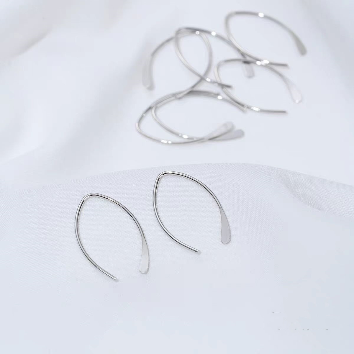 Minimalist line earrings, a unique and versatile design, Korean-style U-shaped stud earrings, elegant and stylish daily commuting earrings for young girls Specification drawing