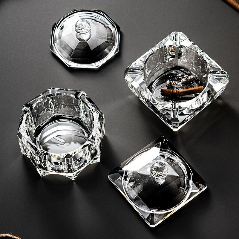 A light luxury high-end glass ashtray with a lid for home use in bars and clubs. It is windproof, dust-proof and smoke-proof Specification drawing