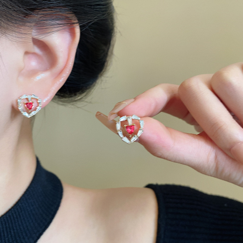 925 Silver needle, super ethereal charm, girlish heart, Zircon stud earrings, trendy and simple style for women on Instagram, the same heart-shaped earrings as Internet celebrities details Picture