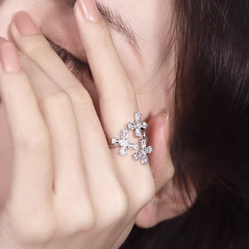 French super fairy bow flower full diamond zircon open ring for women, light luxury and high-end, sweet and cool layered food ring Application Scenario