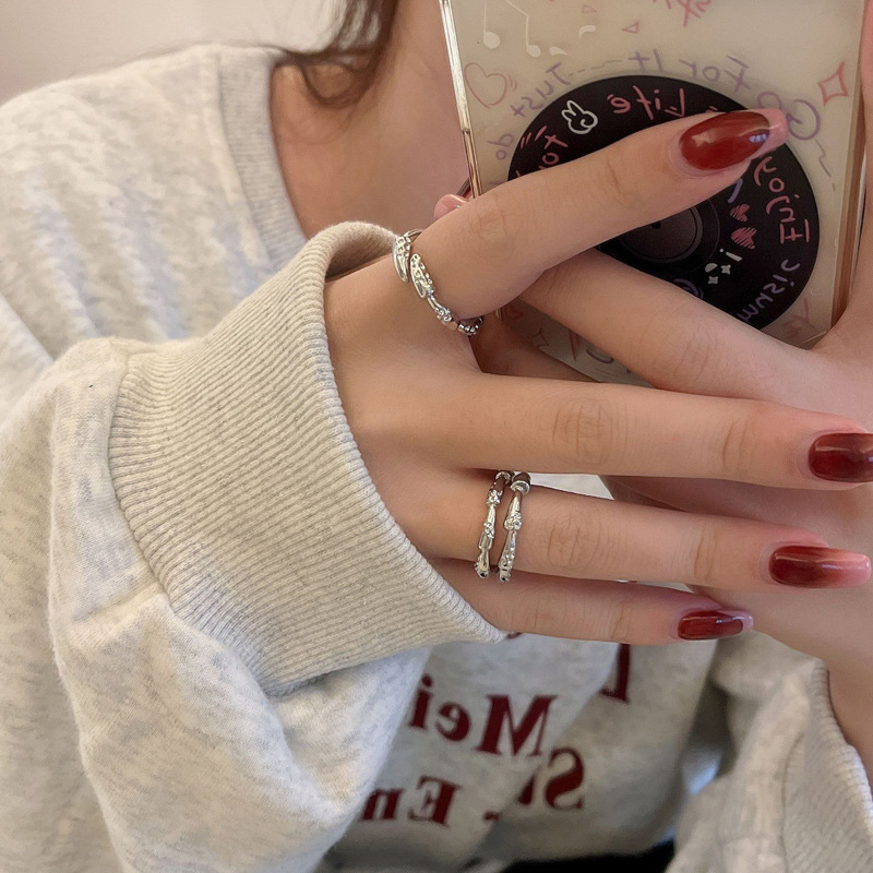 A light luxury, niche and exquisite lava open ring for women on Instagram, a cold style double-layer overlapping ring joint, a popular online ring Application Scenario