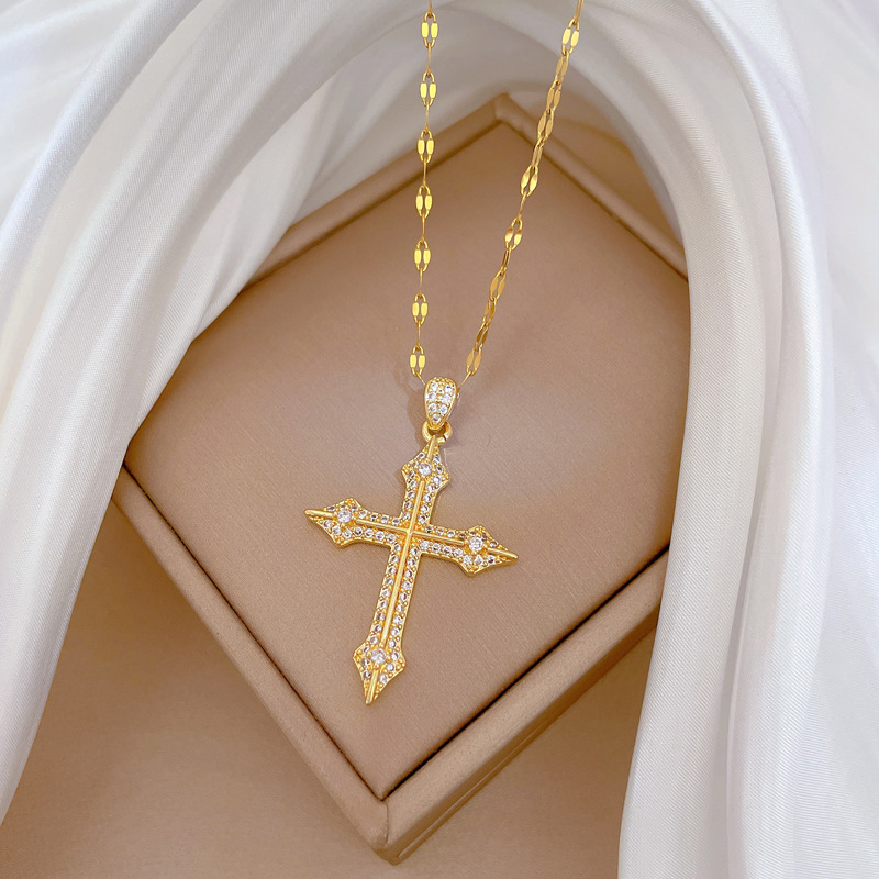 【 Titanium Steel 】 Micro-inlaid Light Luxury Zircon Cross Heavy Industry Micro-inlaid Necklace for women's fashion Trend collarbone chain manufacturer Application Scenario