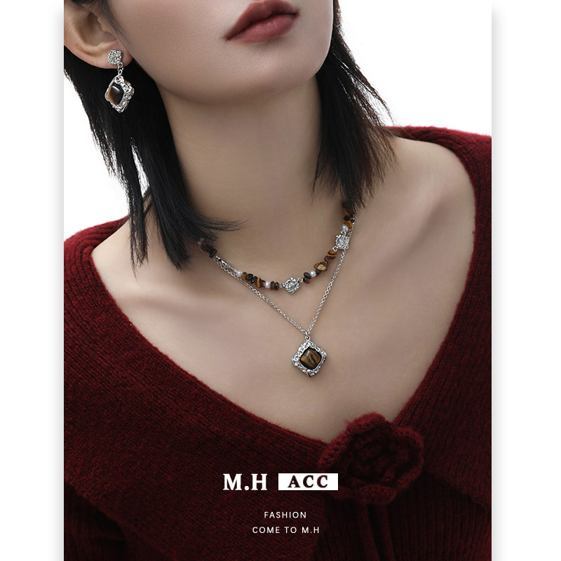 Retro Maillard Tiger's Eye necklace 2025 new style bestseller, light luxury high-end neckchain, fashionable and niche collarbone chain details Picture