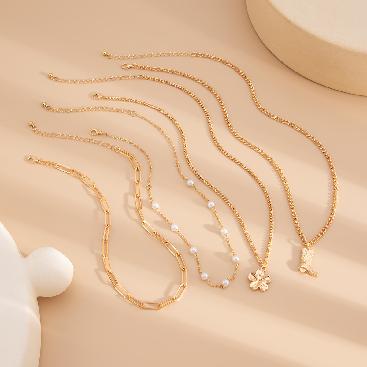 European and American cross-border jewelry, fashionable boots, alloy pendant Necklace, elegant pearl beading Necklace multiple layers Application Scenario