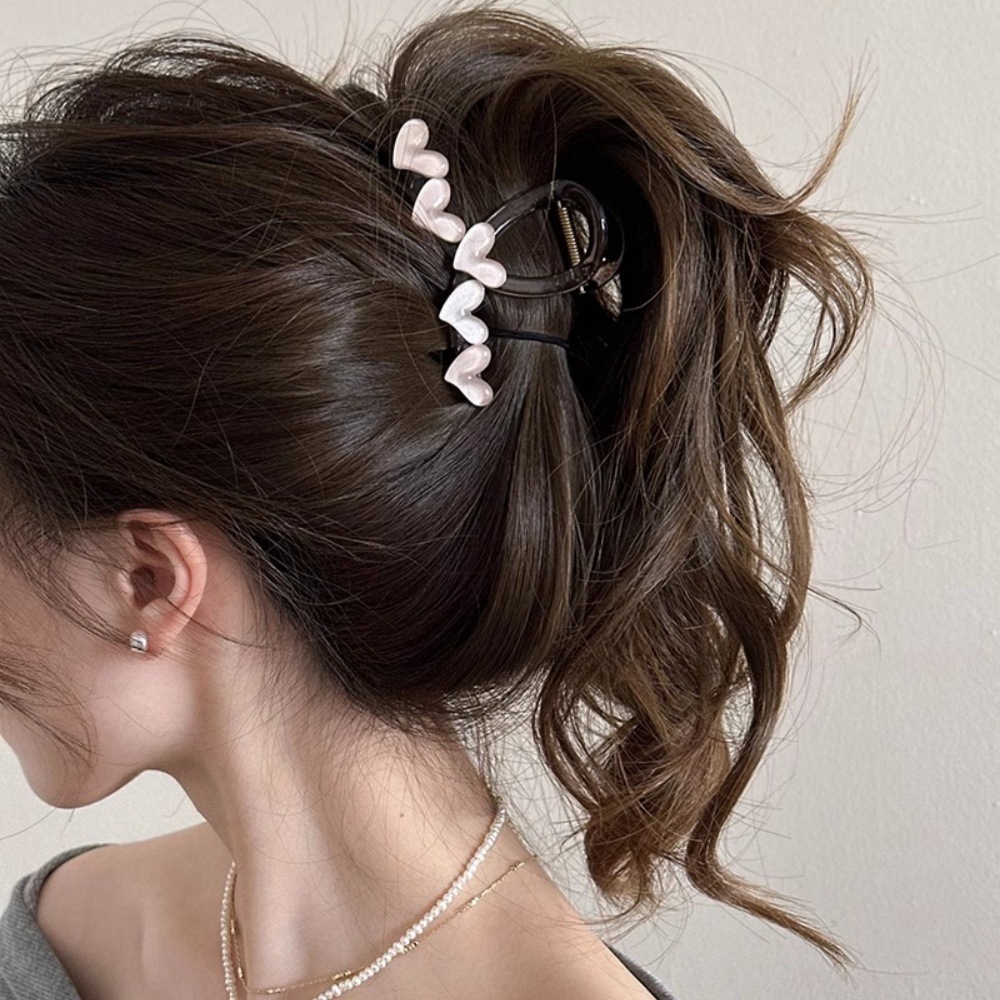 Fresh Korean style ~ Heart-shaped grab clip for women, high-end and simple clip headwear, hairpin, shark clip at the back of the head, ins hair accessory details Picture
