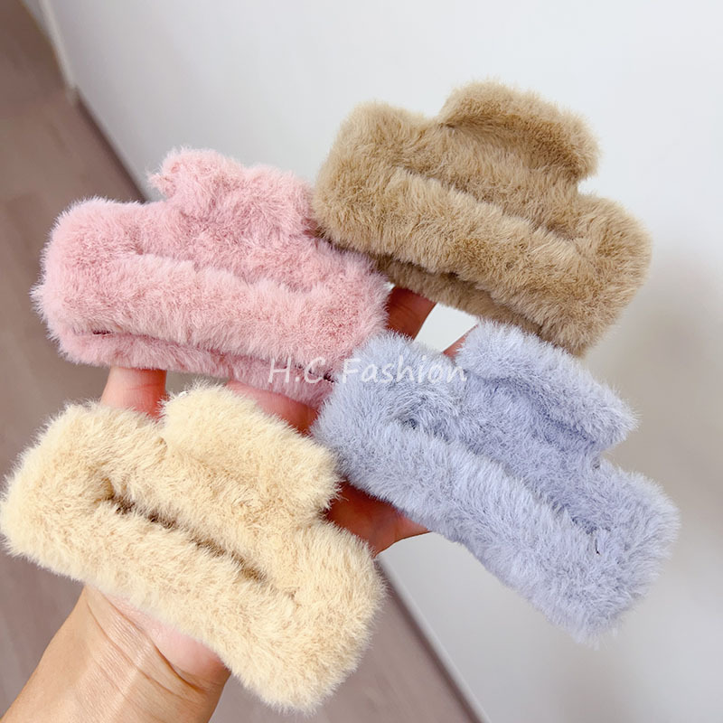 Autumn and winter plush rectangular hair clip, women's back head updo hair clip, new shark clip, stylish and laid-back hair clip headwear Application Scenario