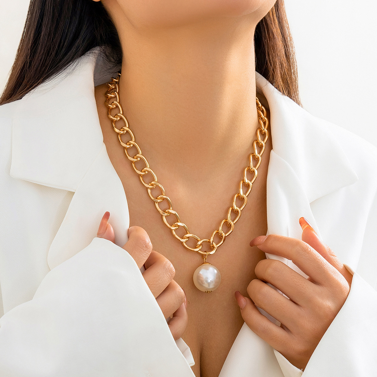 European and American cross-border jewelry, elegant and refined pearl pendant necklace niche and unique imitation pearl necklace collarbone chain Specification drawing