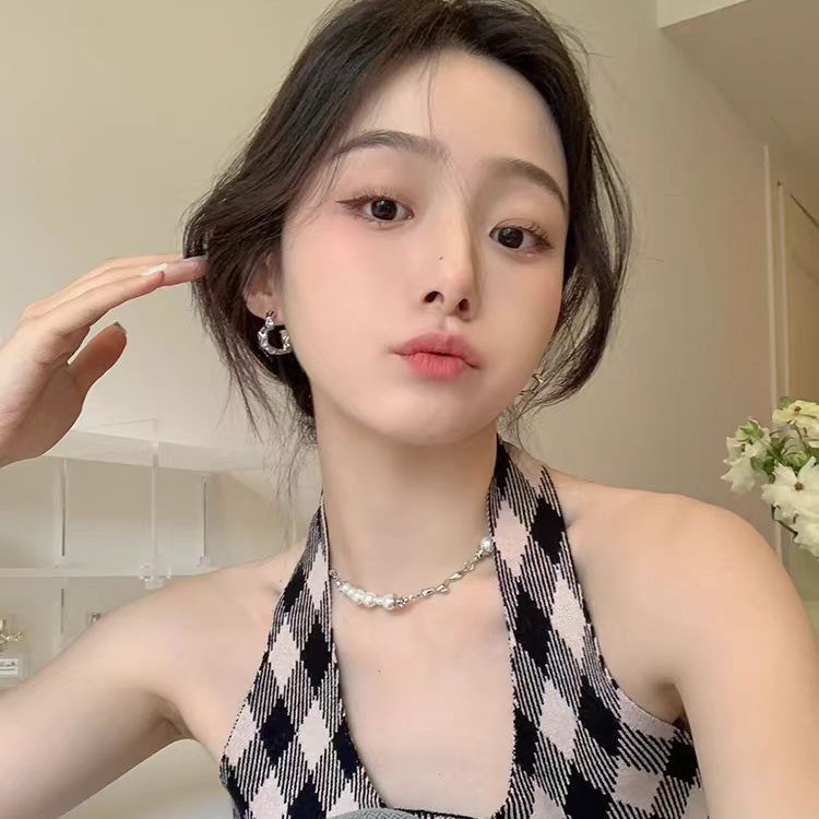 Niche design sense high-end earring metal heart-shaped earrings, 2025 new ins cold style stud earrings for women full figure