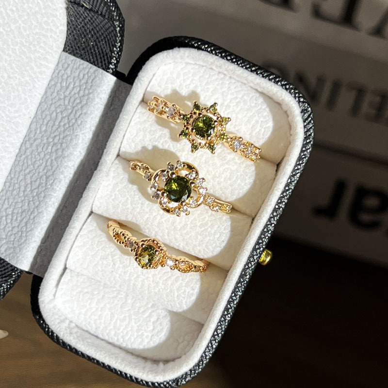 Retro champagne gold, forest-themed olive green diamond layered ring for women, small small diamonds, unique and elegant, high-end ring trend Specification drawing