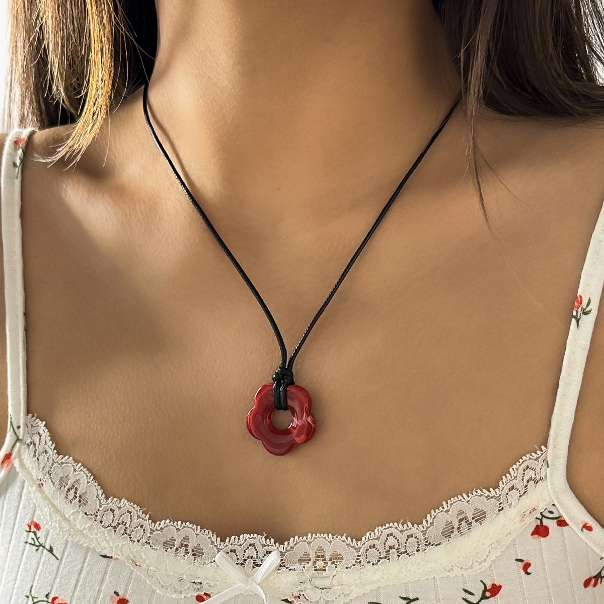 European and American cross-border jewelry, sweet and cool style, niche design sense, flower necklace, wax thread adjustable, simple floral necklace full figure