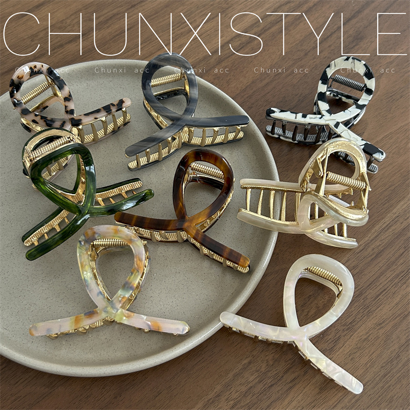 Mermaid Girl Acetate Hairpin for Women, medium-sized hairpin headwear, 2023 New high-end and exquisite shark hairpin, limited quantity details Picture