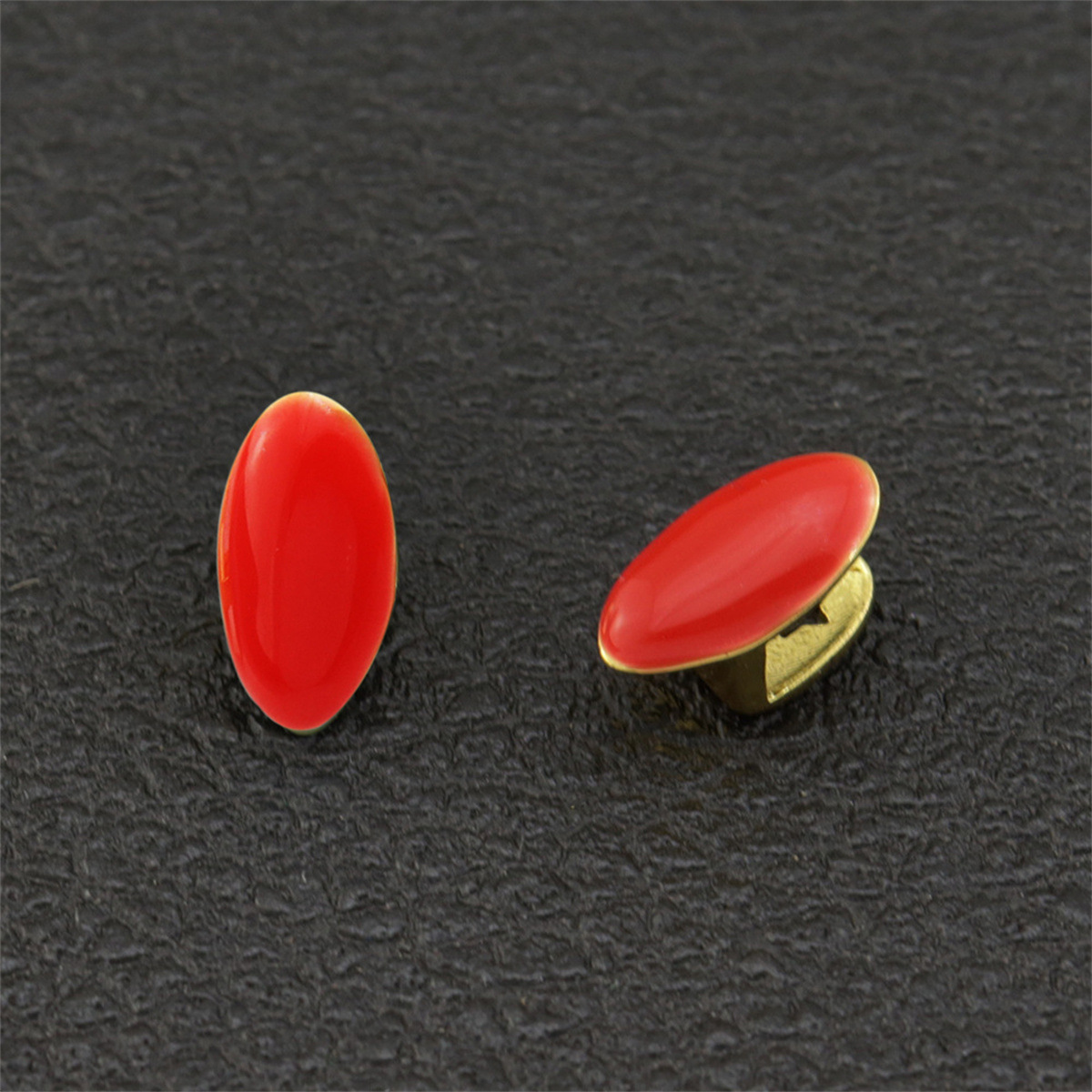 Single 18K gold-plated color red oil-dripping hip-hop braces Grills male and female vampire sharp teeth cross-border trade Application Scenario