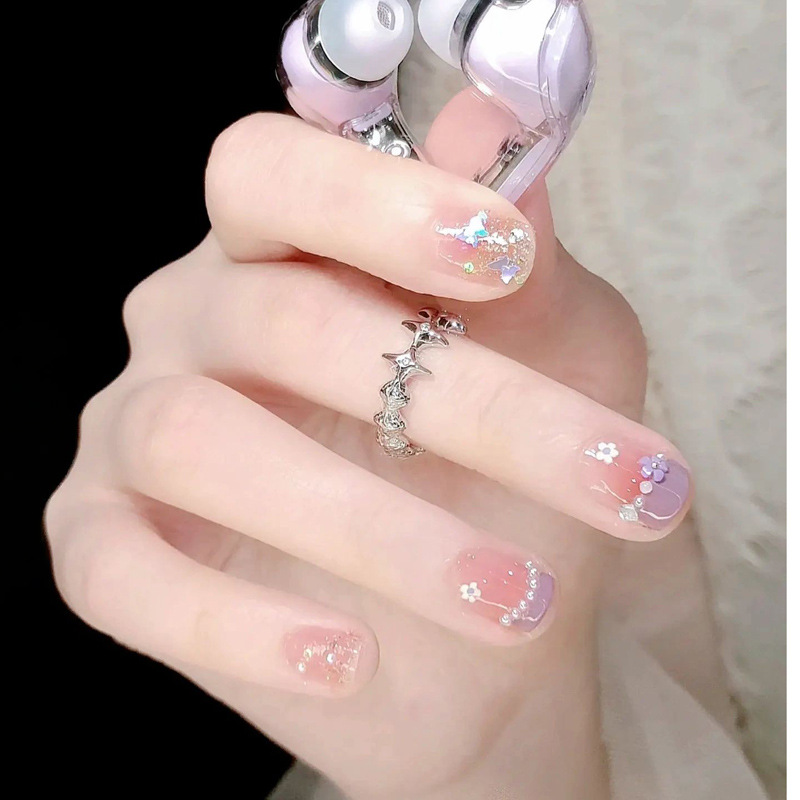 Starlight Zircon ring, a retro girl's stacked ring, is a niche design with a simple and individual style. The opening can be adjusted as an index finger ring Application Scenario