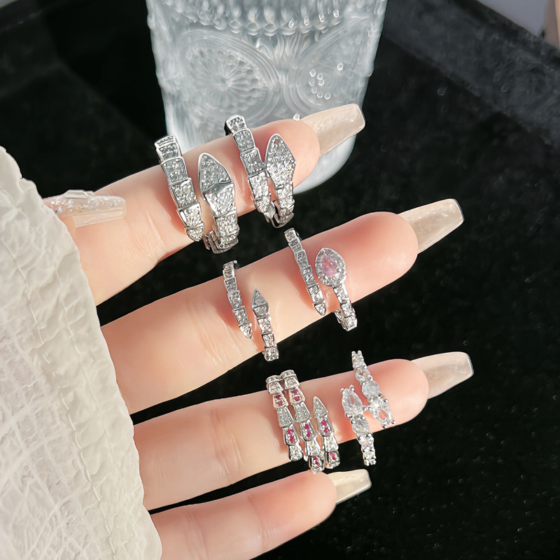 French light luxury high-end snake-shaped full diamond open ring for women's Instagram cold style, versatile, simple and elegant index finger ring full figure