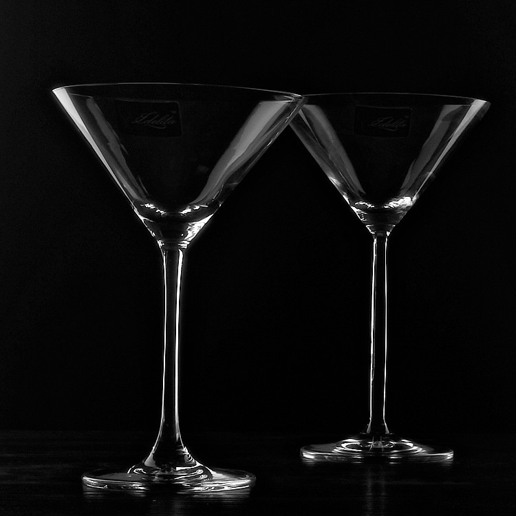 Crystal glass cocktail glasses, margarita wine glasses, sparkling wine glasses, Etrita Martini wine glasses Application Scenario